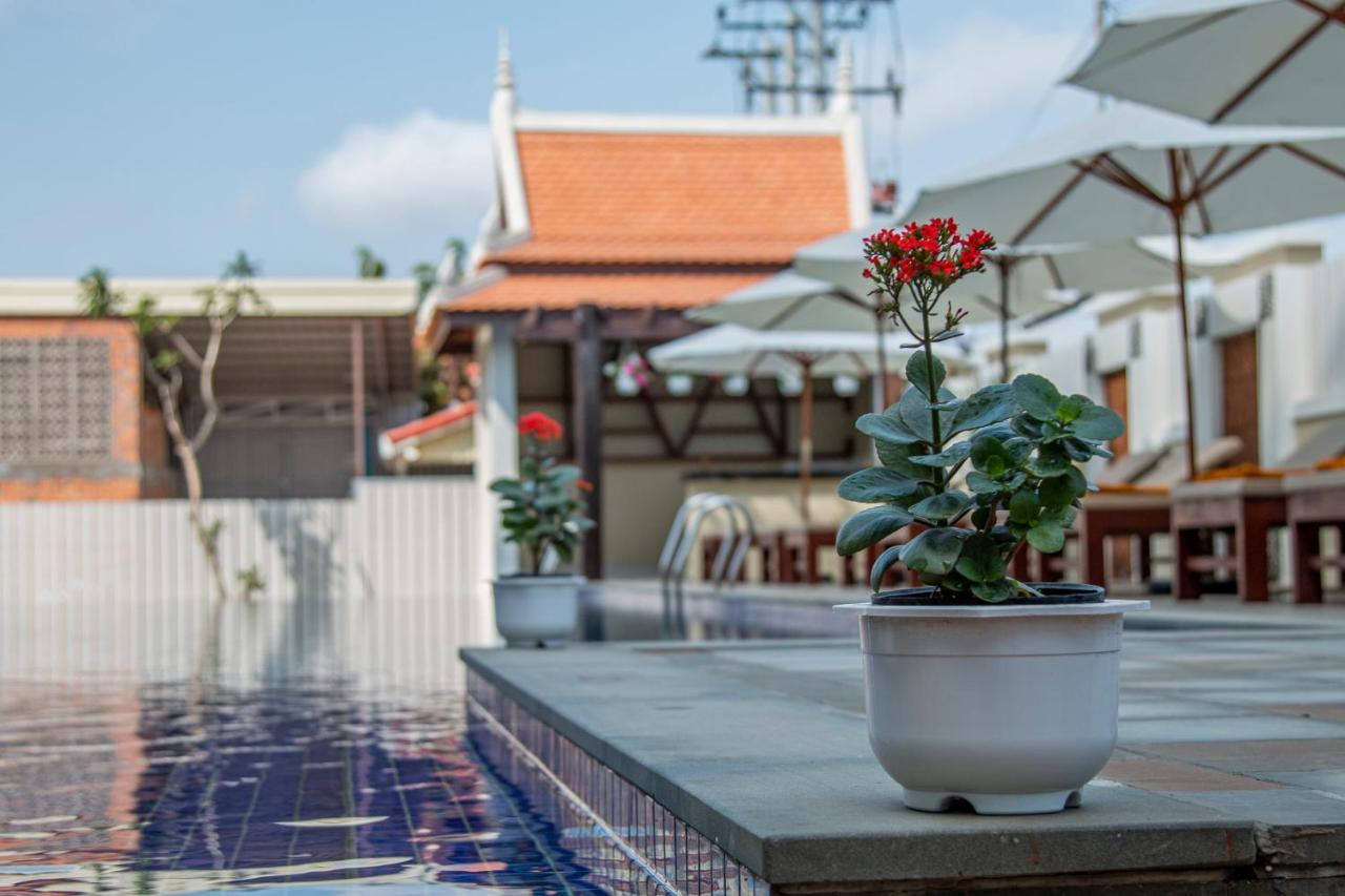 Kampong Thom Palace Hotel Exterior foto